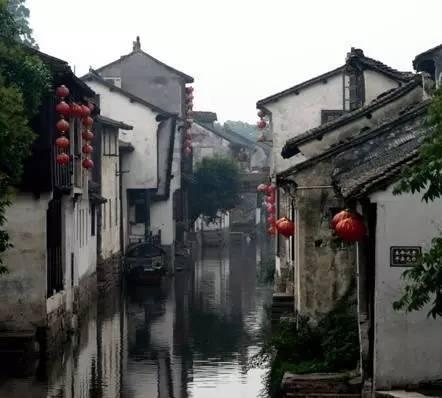 拯救电力塔的泰坦