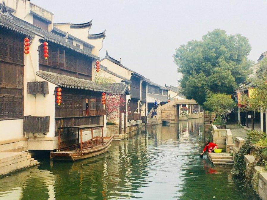 跳跃的立方体